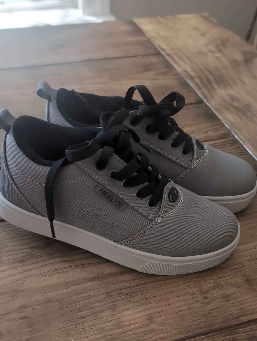 Heelys Boy's Gray and Black Low-Top Skate Sneakers